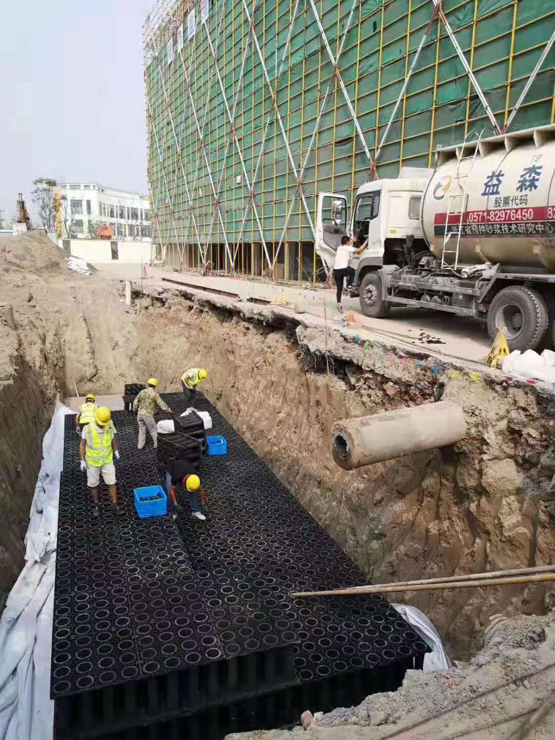 1585039303157089.jpg rainwater sg1.jpg